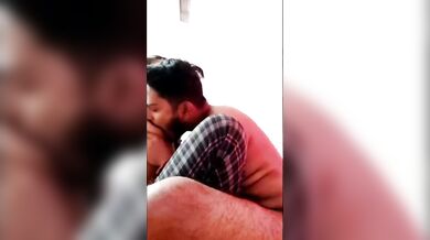 Horny college bf sucking and playing with gf's soft boobs in classroom