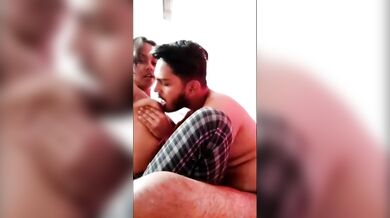 Horny college bf sucking and playing with gf's soft boobs in classroom