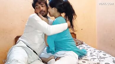Beautiful Mirzapur bhabhi hot extra-marital affair with auto driver