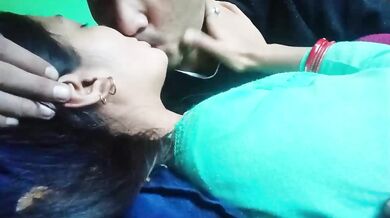 Hot Bengali couple stunning liplock kissing mms